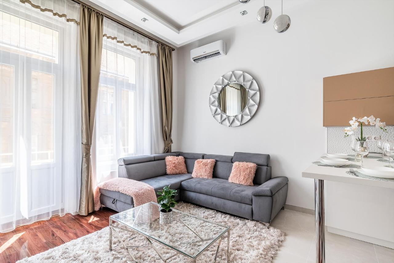 Luxury Apartment With Free Garage And Balcony In The Center Budapest Kültér fotó