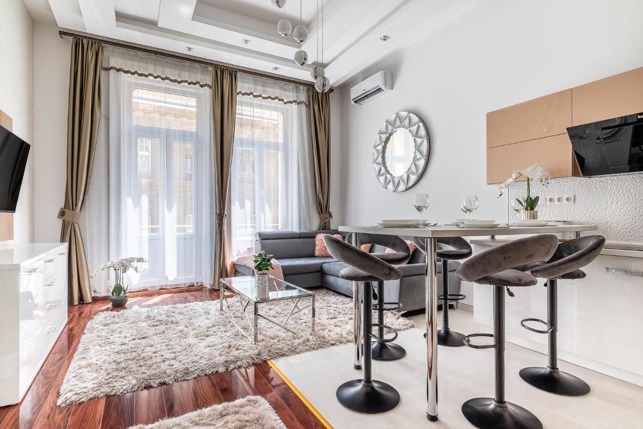 Luxury Apartment With Free Garage And Balcony In The Center Budapest Kültér fotó