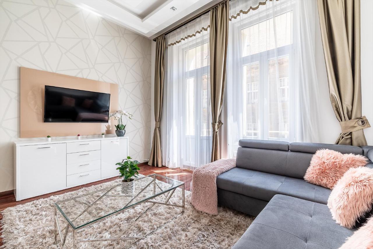 Luxury Apartment With Free Garage And Balcony In The Center Budapest Kültér fotó